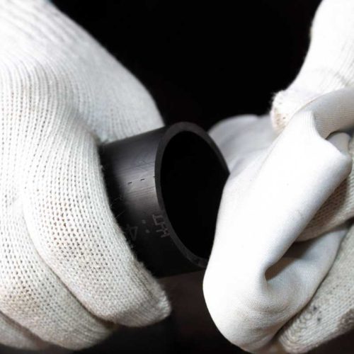 Wipe the black PE pipe